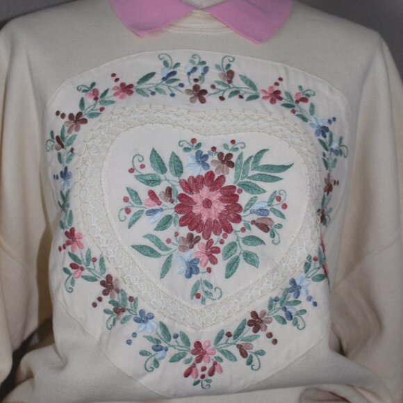 Vintage Embroidered Grandmacore Crewneck - Picture 4 of 5